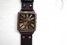 クラックワールドスクエア　Lサイズ　真鍮　ワインブラウン