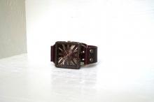 クラックワールドスクエア　Lサイズ　真鍮　ワインブラウン